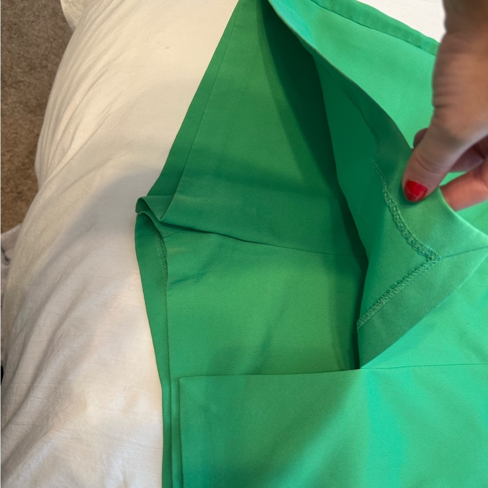 Women's Green Pleated Skort Shorts - Picture 3 of 3